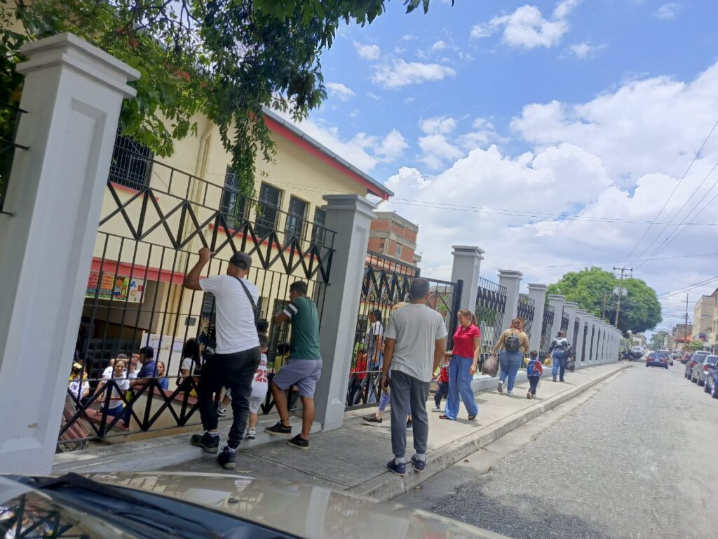 Tanto en planteles públicos, como privados hubo amplia asistencia