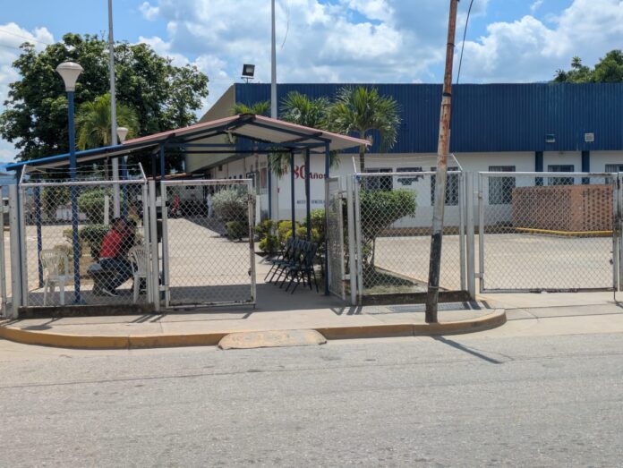 Algunos funcionarios del IVSS afirmaron que ellos han insistido al público a no ir hasta el ambulatorio un día antes Algunos funcionarios del IVSS afirmaron que ellos han insistido al público a no ir hasta el ambulatorio un día antes