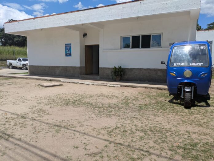 El cuerpo fue trasladado hasta la sede del Servicio Nacional de Medicinas y Ciencias Forenses (SENAMECF), en el municipio Independencia.