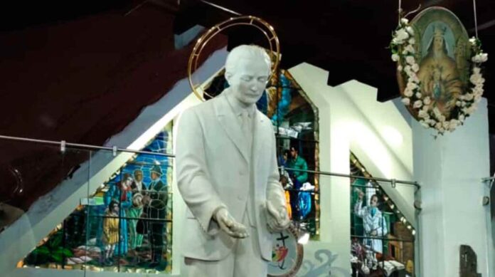 En Isnotú develaron una imagen de mármol y la aureola de José Gregorio Hernández
