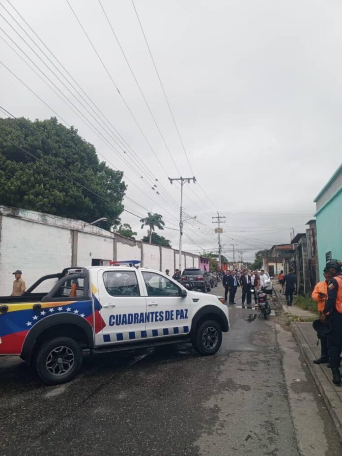 Comisiones policiales rodearon el sitio del suceso