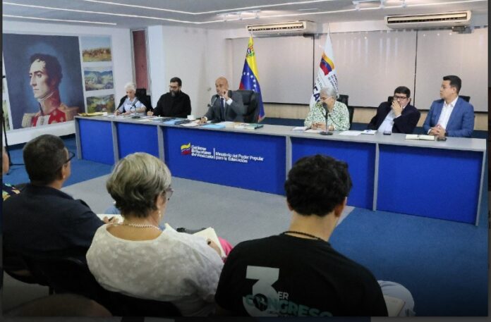 El ministro Héctor Rodríguez informó que acordaron cuatro directrices para llevar adelante esta discusión