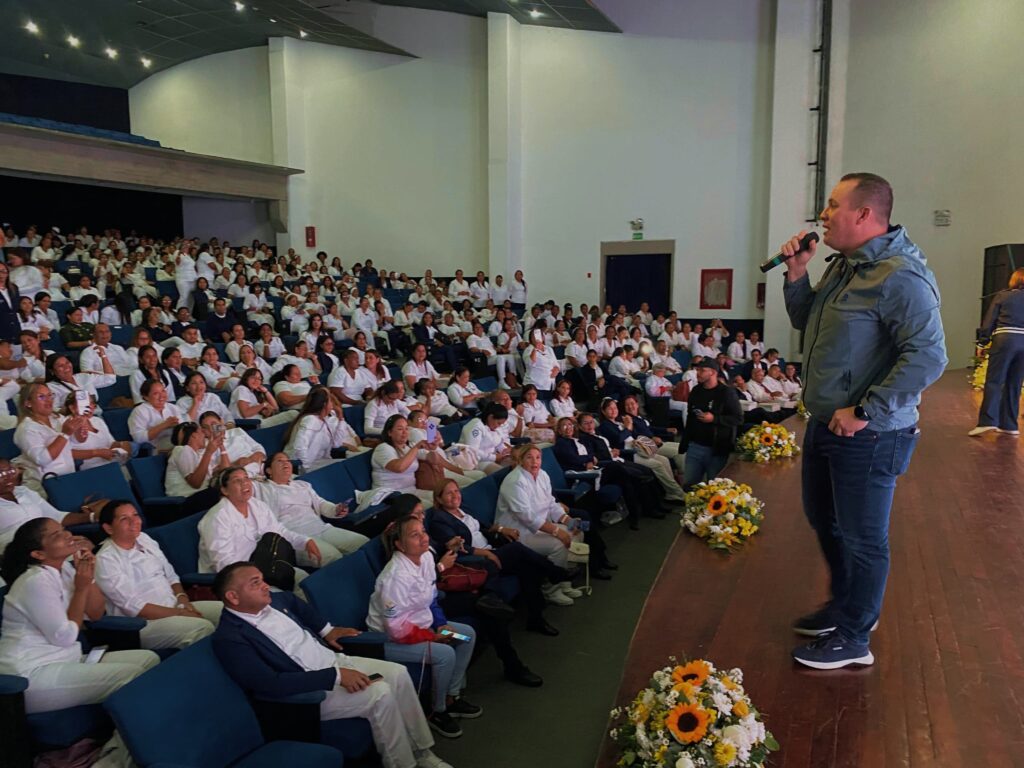 El gobernador Leonardo Intoci reconoció la labor de este importante personal de salud