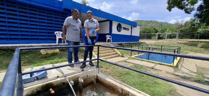 Los expertos están realizando el tratamiento químico en la planta y en la red de distribución, aplicando un carbón activado