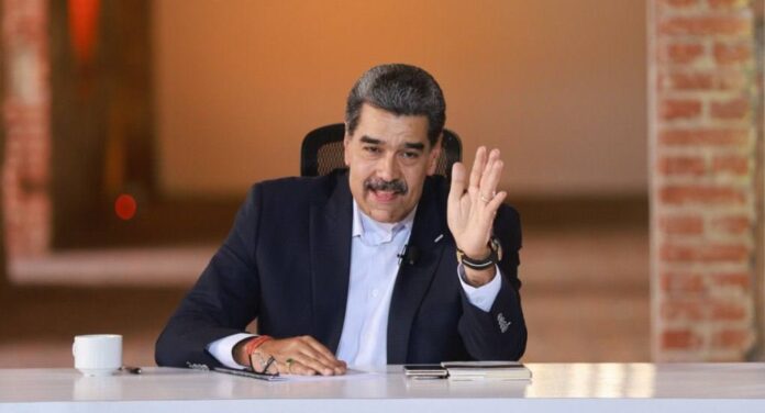 “Los padrinos y las madrinas por estado permiten que las cosas funcionen mejor”, argumentó el Jefe de Estado “Los padrinos y las madrinas por estado permiten que las cosas funcionen mejor”, argumentó el Jefe de Estado