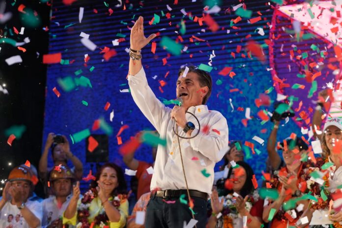 Paz es hijo de Jaime Paz Zamora, quien fuera presidente del país entre 1989 y 1993 y sobrino nieto del también expresidente Víctor Paz Estenssoro