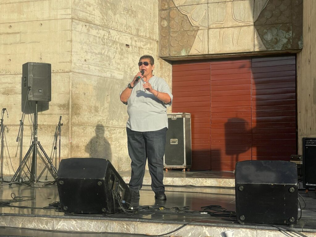 Froila González puso a bailar a los presentes con movidas alabanzas a Jesús