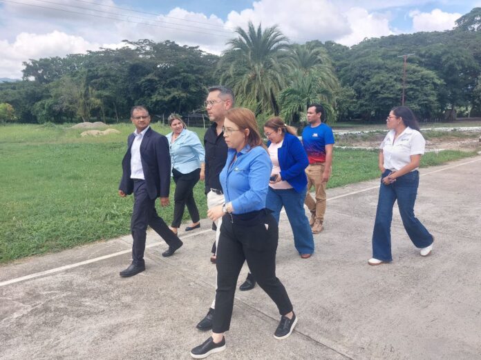 Recorrió varias empresas productivas en Yaracuy