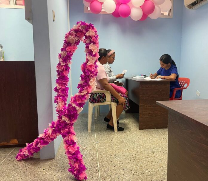 Esperan atender a más de 300 pacientes este año en las actividades por el Mes Rosa