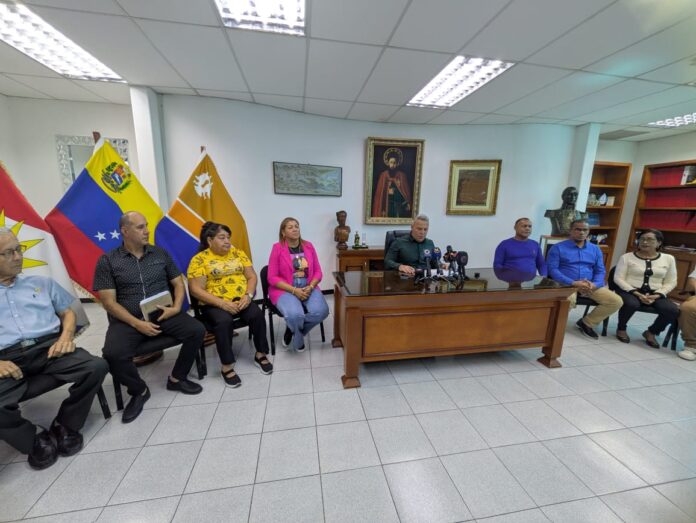 La rueda de prensa fue realizada en el despacho de la alcaldía capitalina