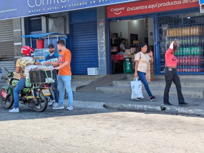 Desde artículos de limpieza hasta diversos alimentos de primera necesidad que rondan en torno a los mil bolívares