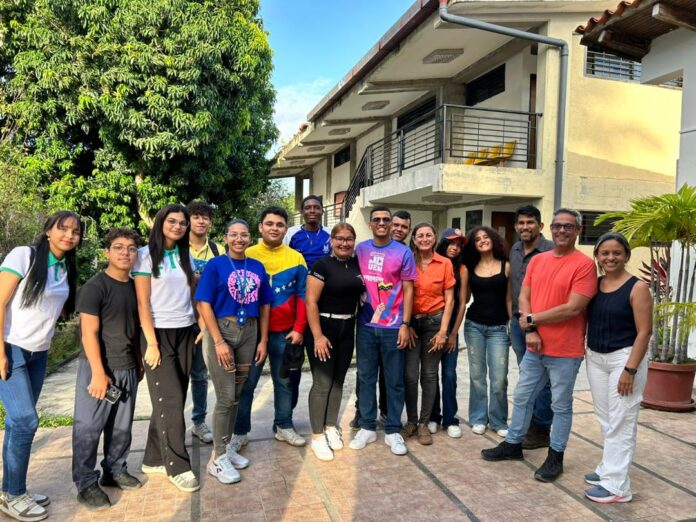 La nueva directiva, encabezada por Barboza, también estará integrada por Anthony Carvajal, como secretario general y Jesús Mendoza, como representante estudiantil ante el Consejo Universitario.