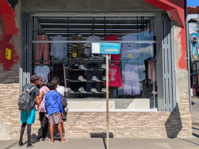 Destacó que ese consumo se ve impulsado por el uso de plataformas de créditos, dijo que alrededor del 40 a 45 % de los negocios de San Felipe e Independencia están afiliados a estas opciones de pago.