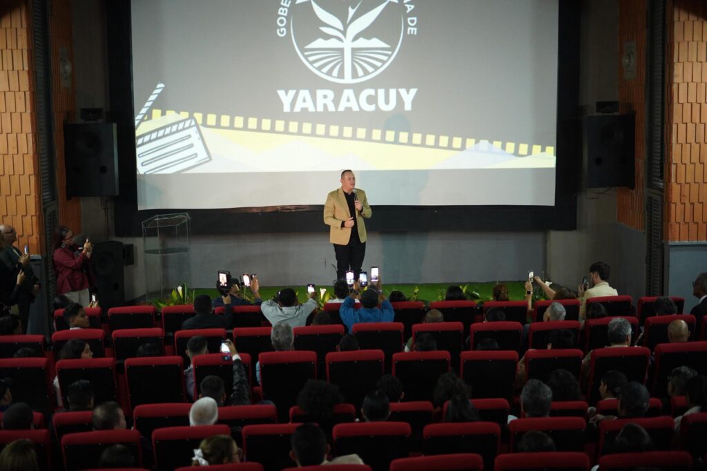 El gobernador Leonardo Intoci dirigió unas palabras a los presentes en la inauguración