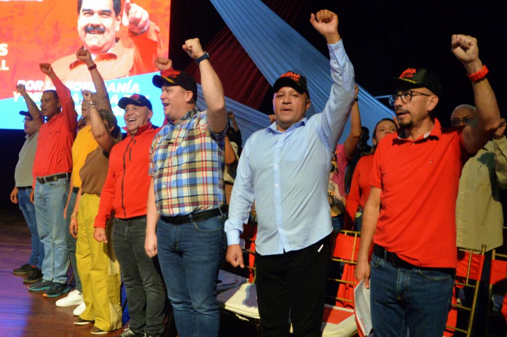 El encuentro estuvo liderado por el ministro de Comunas Ángel Prado, acompañado por el enlace regional del PSUV Leonardo Intoci, los equipos políticos y la Juventud del PSUV