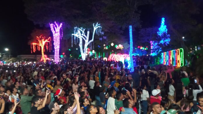 Este sábado 22 de noviembre se dio el tradicional encendido de luces en la Plaza Bolívar del municipio Cocorote