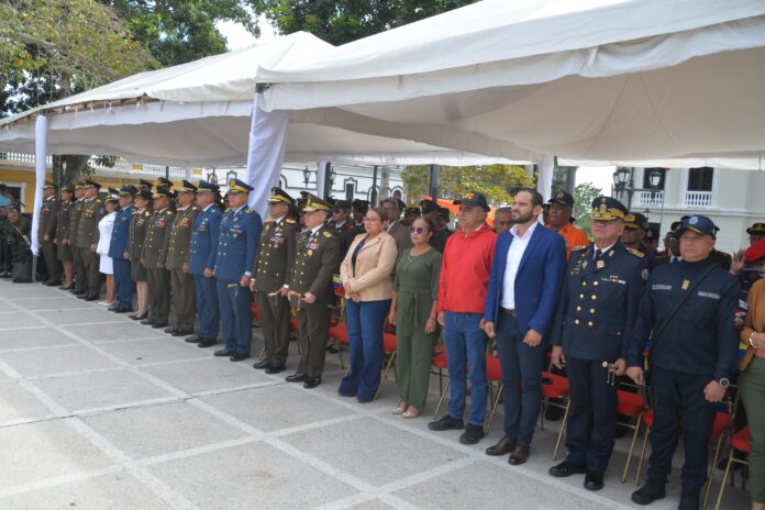 Autoridades civiles y militares presidieron el acto