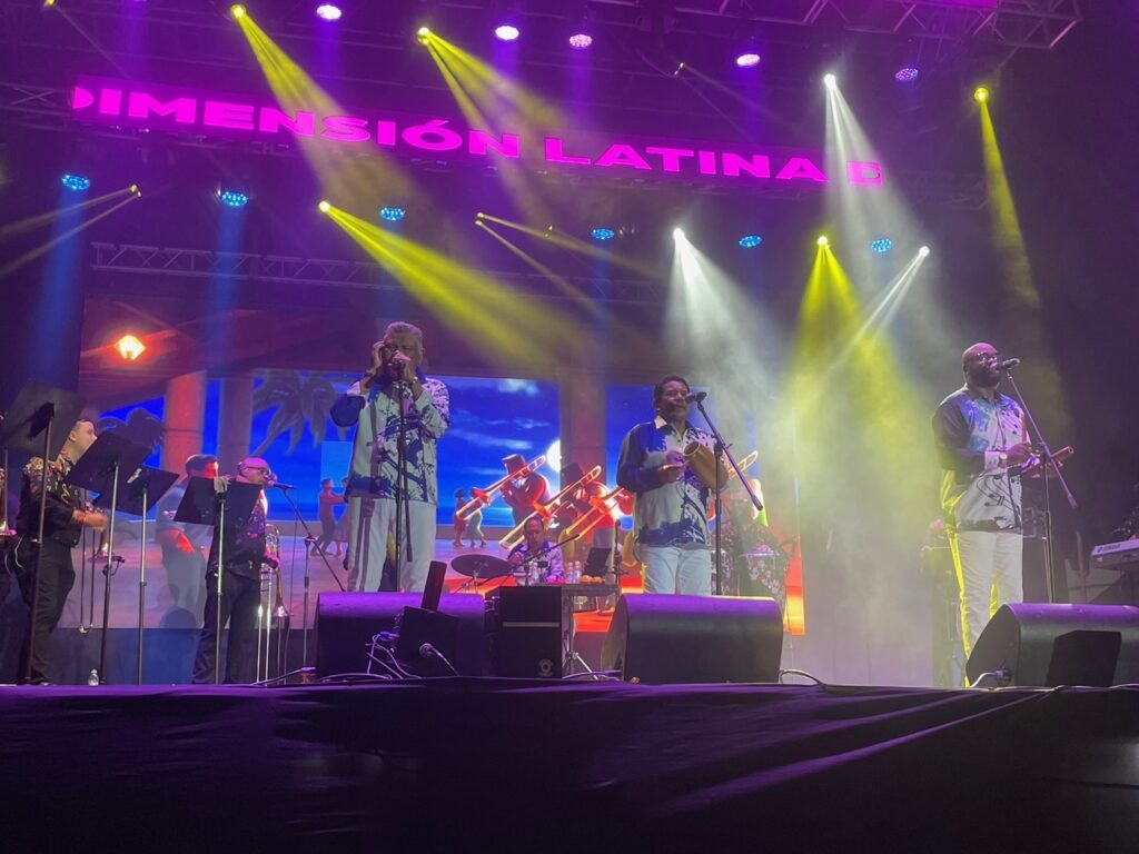 Dimensión Latina interpretó sus más grandes éxitos