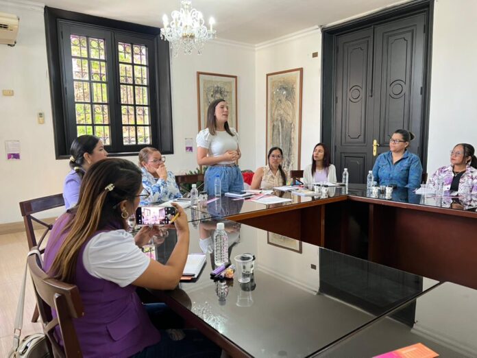 La primera dama del estado Karens Miguens forma parte de esta instancia