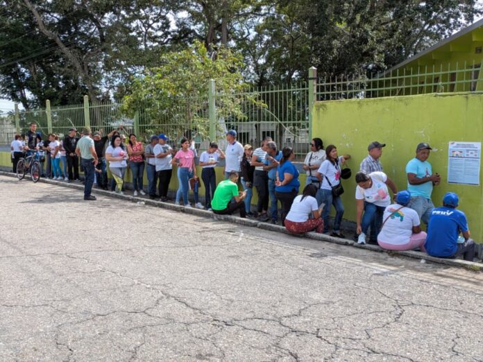 Los ciudadanos acuden para elegir proyectos para las comunidades