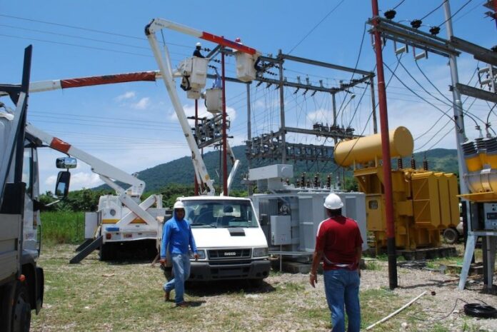 Los trabajadores se desplegaron de manera inmediata en la zona afectada Foto referencial