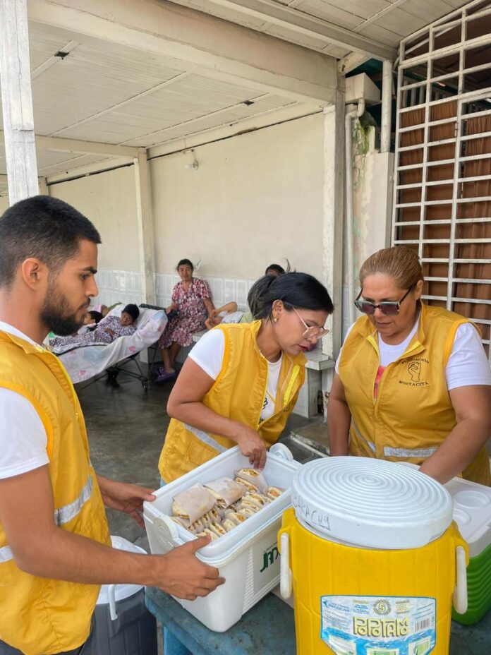 Durante la actividad entregaron desayuno, una merienda tipo tizana y diversos productos de limpieza