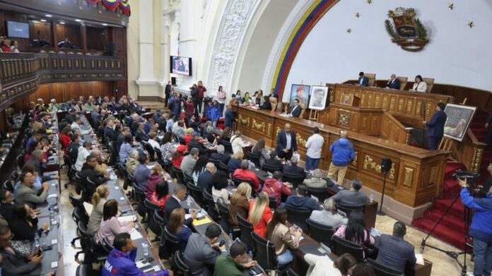 Durante la sesión extraordinaria, los parlamentarios calificaron las afirmaciones de Trump como 