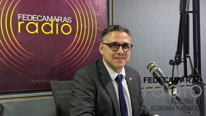 Capozzolo destacó que el sistema tributario vigente impone excesiva presión impositiva sobre el sector productivo, lo que ha limitado la inversión