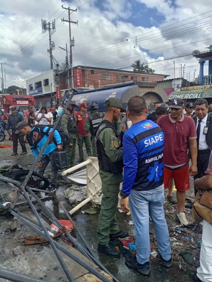 Functionaries de diferentes organismos de segurida se encuentran en el sitio