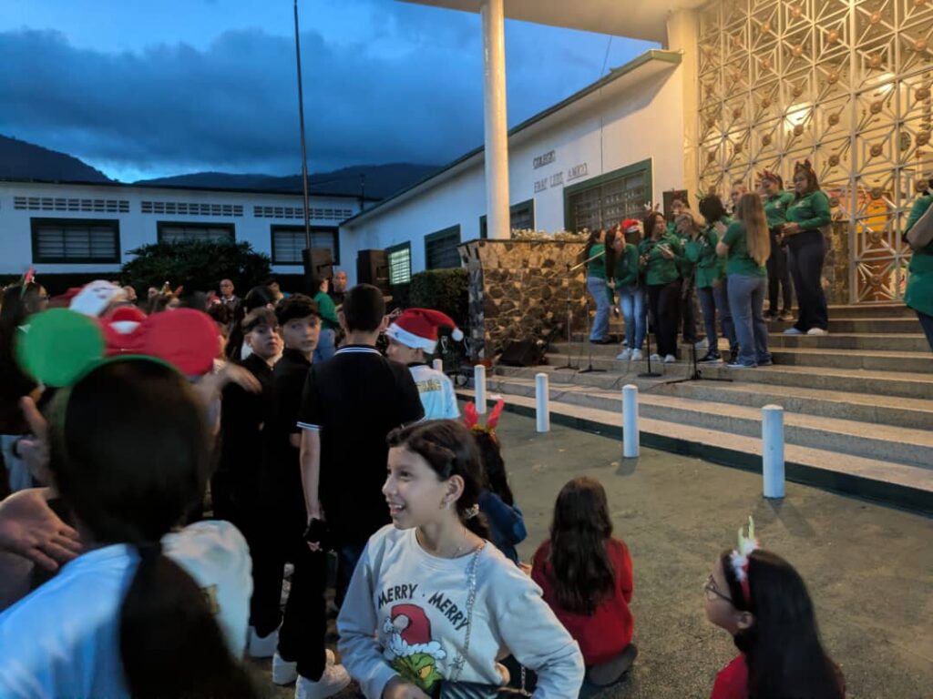 Posterior al encendido hubo presentaciones culturales 