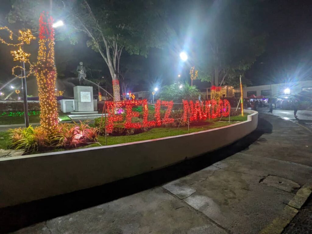 También encendieron luces en la redoma