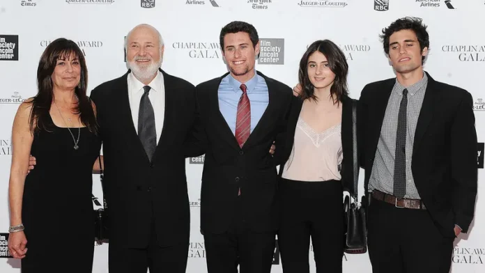 Rob Reiner, Michelle Reiner, Nick Reiner (último a la derecha), Rony Reiner y Jake Reiner