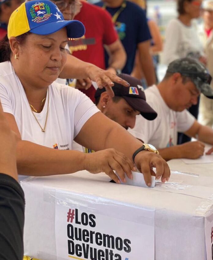 Los ciudadanos remitieron sus documentos en los manifestaron lealtad y apoyo a Maduro, a su esposa Cilia Flores y a toda la dirigencia revolucionaria.