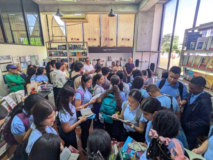 La actividad fue realizada en la Librería del Sur, en el Museo Carmelo Fernández