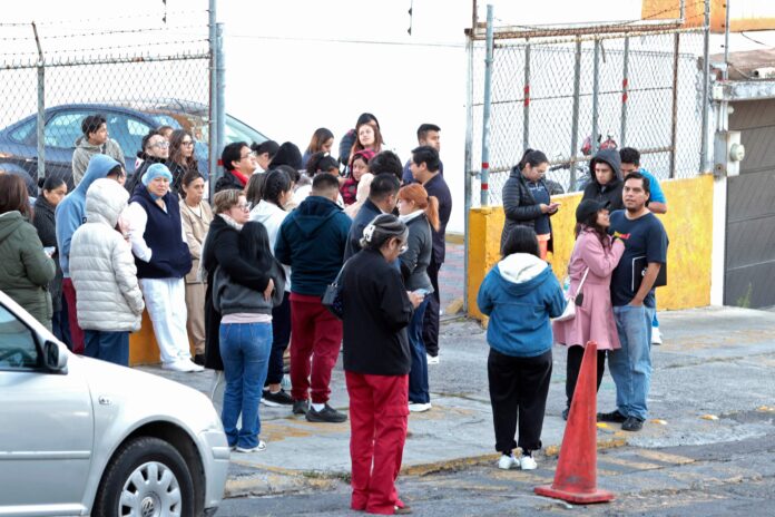 Por temor muchas fueron las personas que salieron a la calle al sentir el fuerte movimiento telurico
