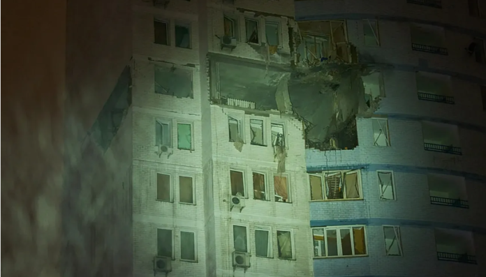 Al menos cuatro personas murieron y cerca de dos docenas resultaron heridas en un ataque ruso nocturno contra más de 20 puntos de Ucrania