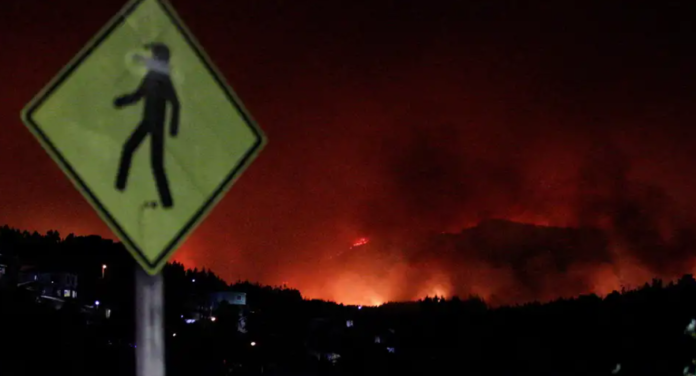 Las regiones de Ñuble y Biobío, en el centro-sur del país, son las más afectadas por una serie de focos que han obligado a evacuar a unas 20.000 personas