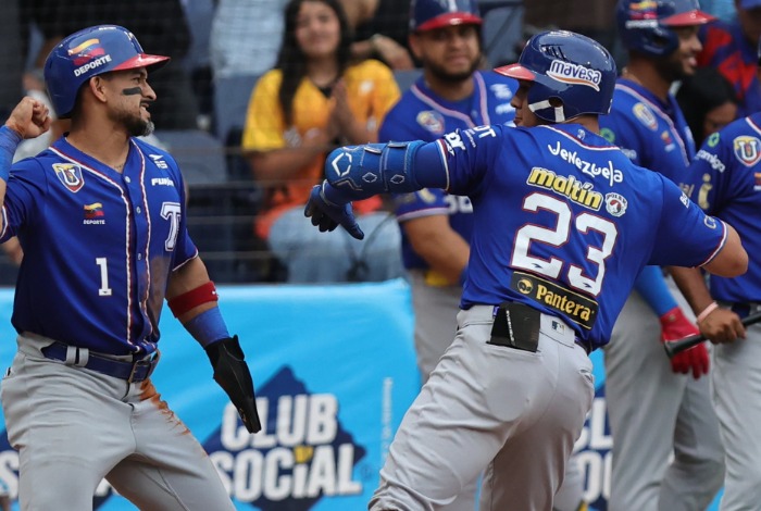 Areinamo es el primer novato que combina al menos 10 jonrones, 40 remolcadas, 30 anotadas y 5 robos, de acuerdo con Pelota Binaria