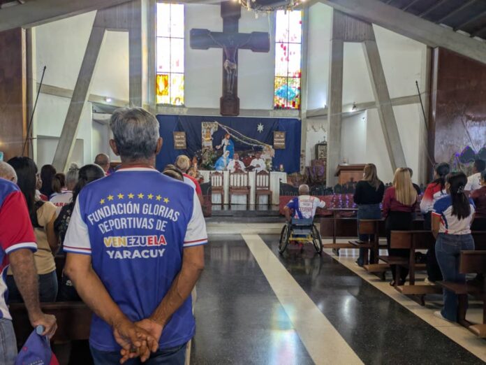 La eucaristía estuvo encabezada por el sacerdote Gílmer Oviedo
