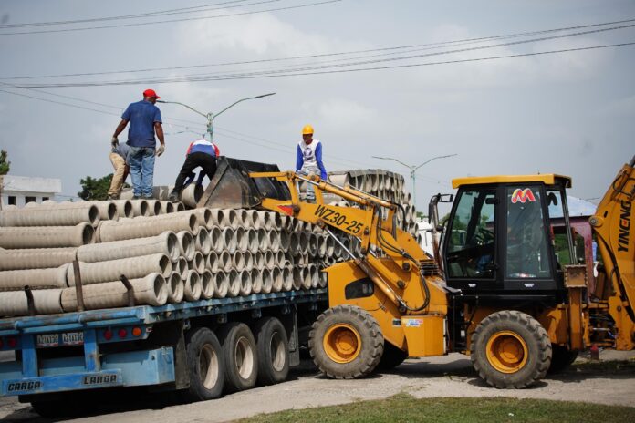 Se dio este martes la entrega del primer lote de tuberías para iniciar la construcción de la red de aguas servidas en cinco comunidades