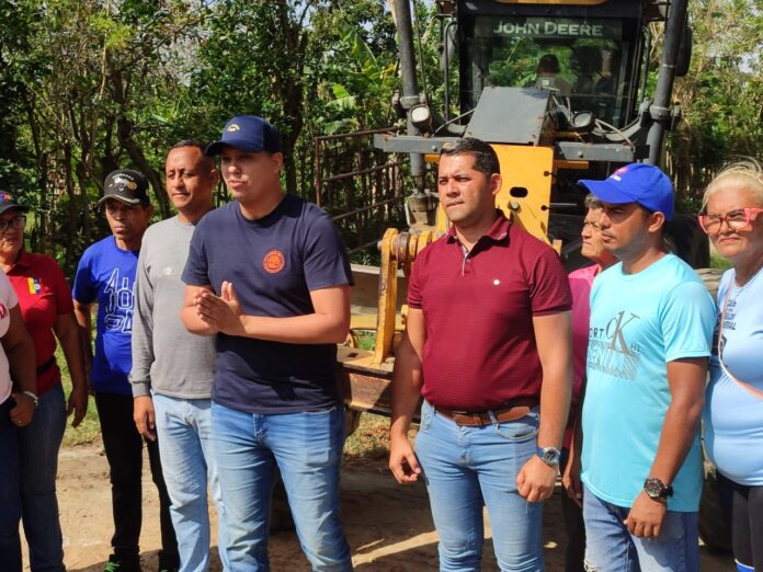 El alcalde de Independencia José Alejandro Mujica junto al presidente de Yaracuy Bonito, Miguel Mendoza, estuvieron presentes en el inicio de esta obra