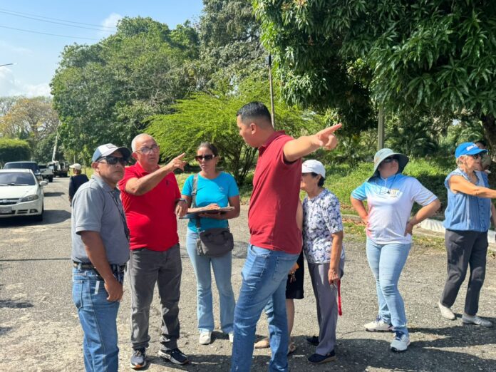 El mandatario municipal sostuvo un encuentro con los habitantes, escuchando algunos planteamientos