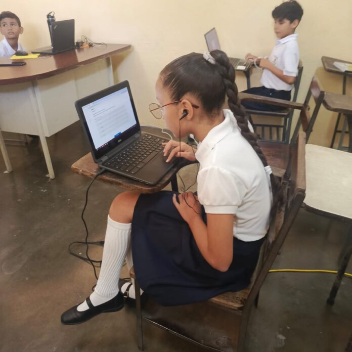 Los participantes que están midiendo sus conocimientos son alumnos de cuarto grado a quinto año