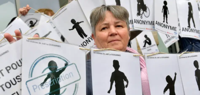 El caso vuelve a remover a la sociedad francesa, tras el de Joel Le Scouarnec, un excirujano de 74 años, acusado de violar y agredir sexualmente a 299 niños.
