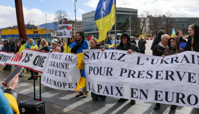Protestas en Ginebra en favor de preservar la paz en Europa, antes de negociaciones entre Ucrania, Rusia y EE UU