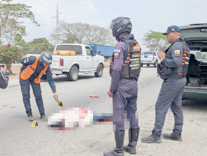 El cuerpo del infortunado quedó tendido en el medio de los dos canales de la vía
