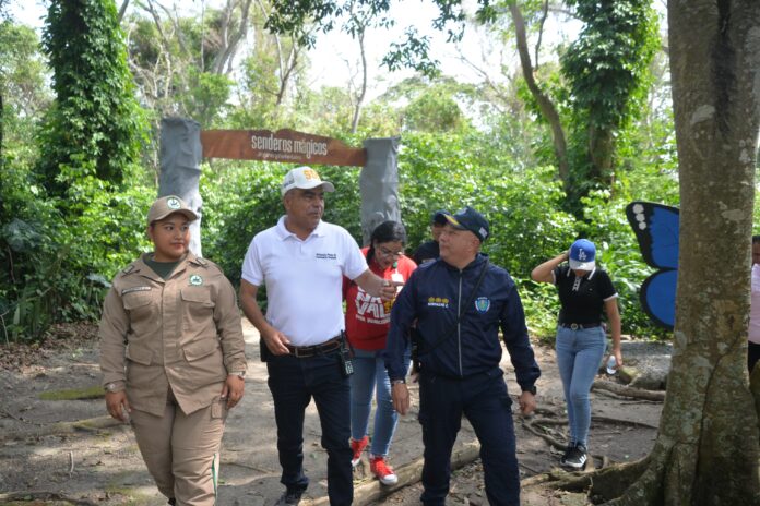 Autoridades recorrieron puntos turísticos de la entidad