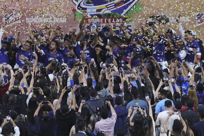 Magallanes celebró por todo lo alto