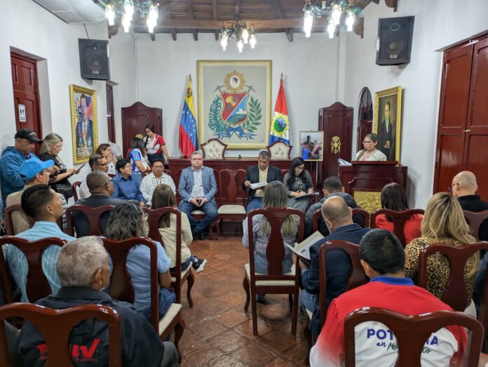 A la consulta asistieron representantes del Gran Polo Patriótico, presidentes de concejos municipales y dirigentes de diversas organizaciones de la llamada Alianza Democrática