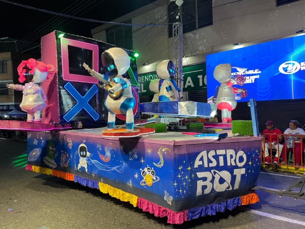 La carroza Astro Bot de Juventud Bruzualense gustó mucho a público